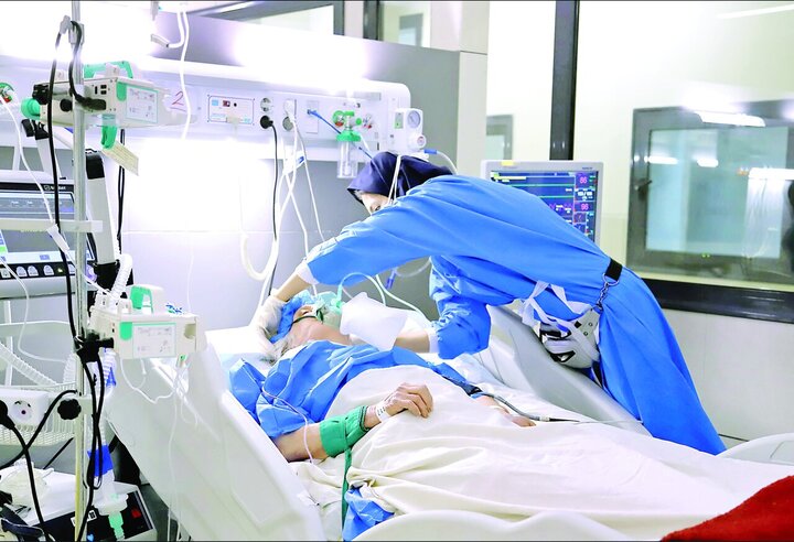 قصهٔ لبخندهایی که پشت شیفتهای طاقتفرسا پنهان است