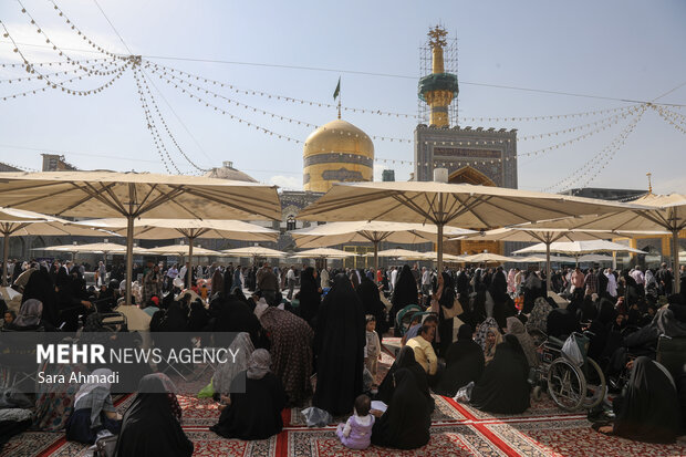 حال و هوای حرم مطهر رضوی در روز ولادت حضرت زینب (س)