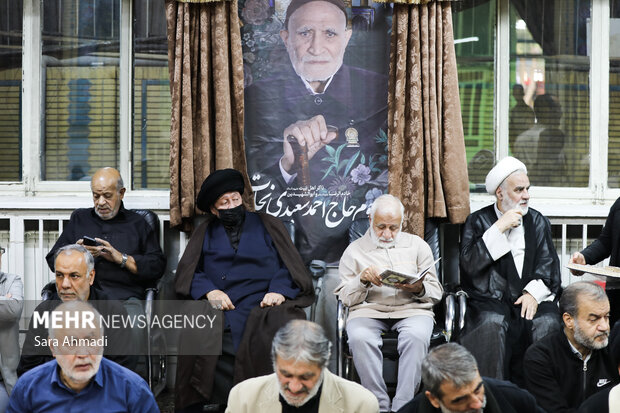 تشییع پیکر پدر شهیدان «سعیدی‌نجات»در مشهد