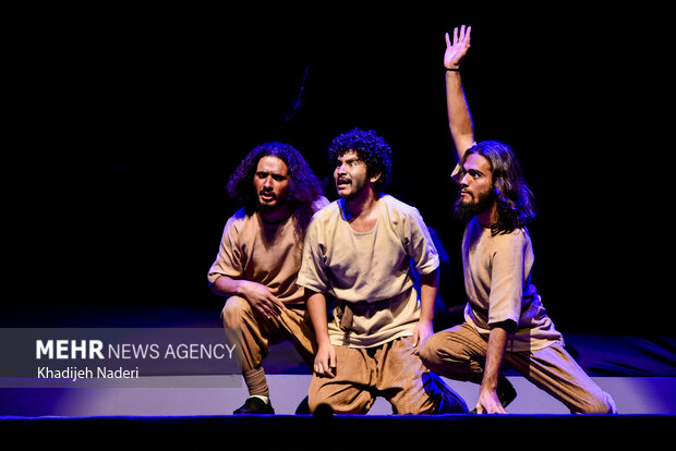 نمایش «یک تن»