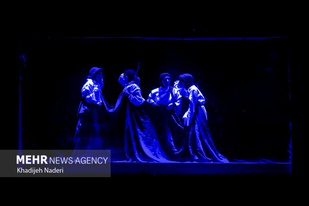 نمایش «یک تن»