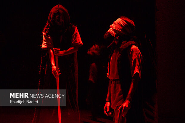 نمایش «یک تن»