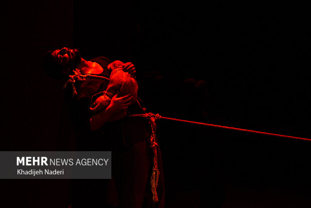 نمایش «یک تن»