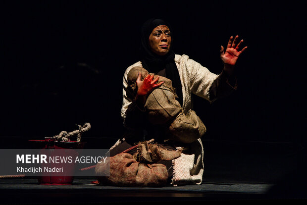 نمایش «یک تن»