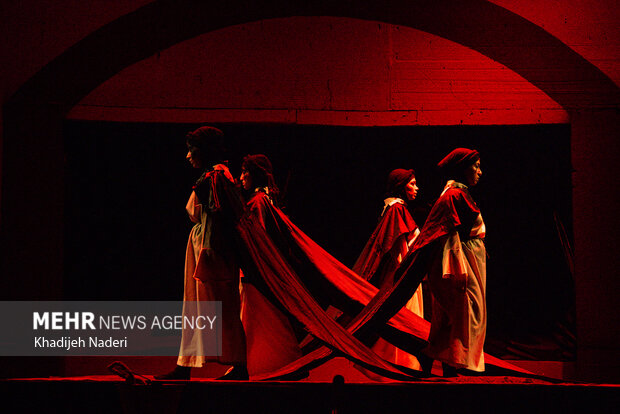 نمایش «یک تن»