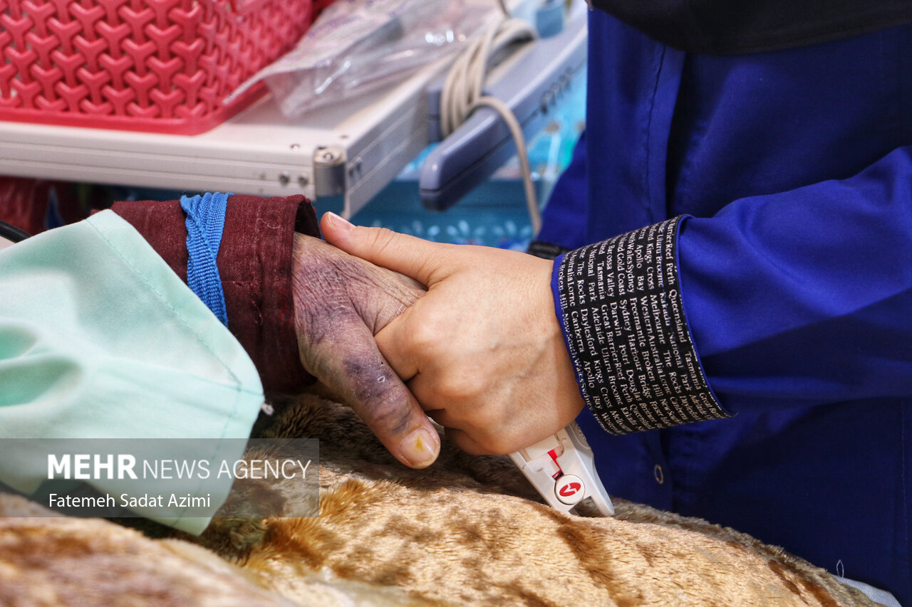 چالش های حرفه پرستاری در قم؛ روایت فداکاری در سایه بی مهری ها