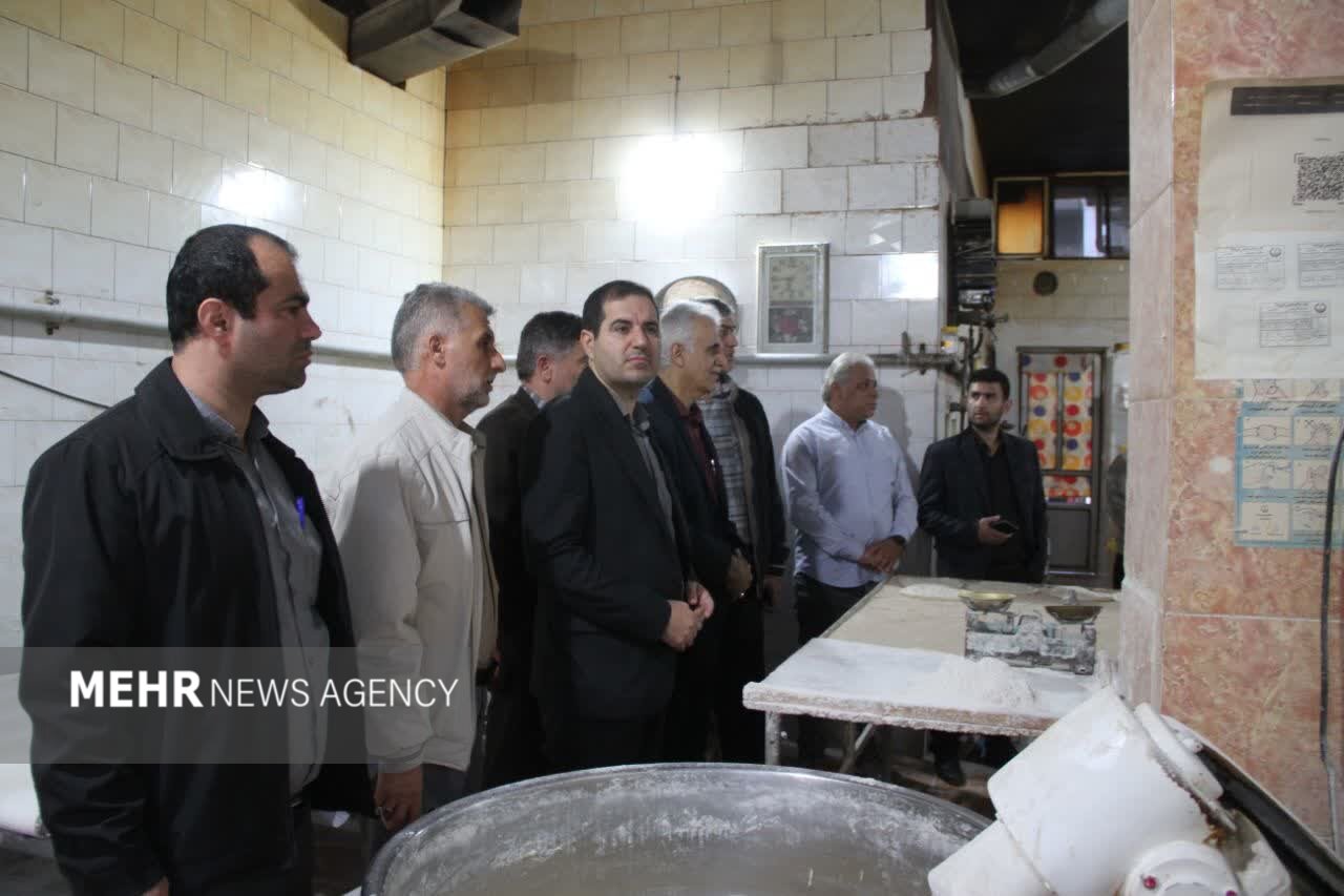 مانور دوگانه سوز کردن نانوایان در آستارا برگزار شد مانور دوگانه سوز کردن نانوایان در آستارا برگزار شد