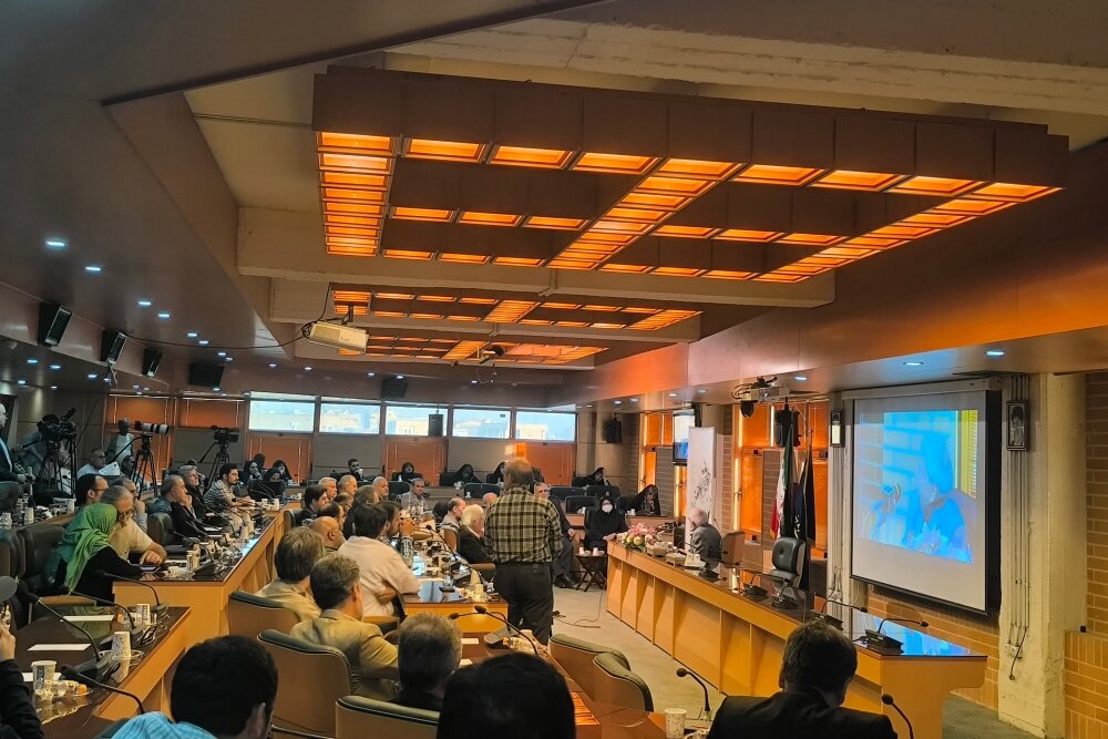 نکوداشتی برای محمود فرشچیان؛هنرمندی که به جای مشهور شدن محبوب دلها شد نکوداشتی برای محمود فرشچیان؛هنرمندی که به جای مشهور شدن محبوب دلها شد