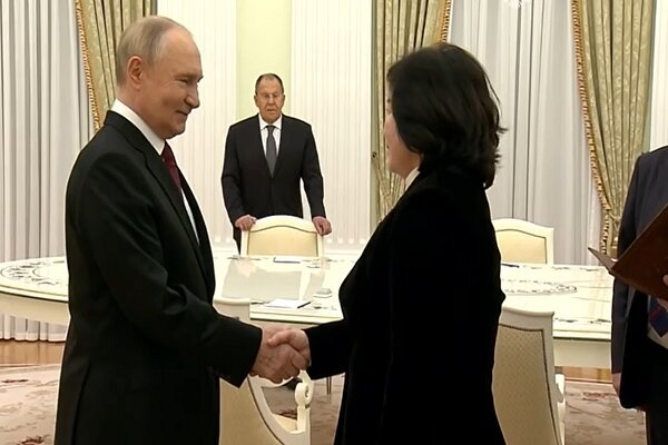 Putin meets with North Korean FM in Moscow