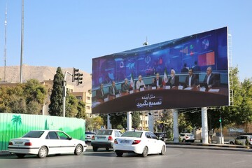 دیوارنگاره جدید میدان امام حسین(ع) شیراز؛ «مثل آینده تصمیم بگیرید»