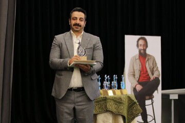 نزدیکی شعرهای «ماهبان» به شعر سهراب؛ شعرهایم به ایرلندی ترجمه شده است