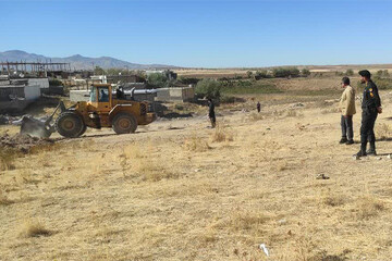 تخریب دو مورد پی‌کنی غیرمجاز در اراضی کشاورزی ثلاث باباجانی