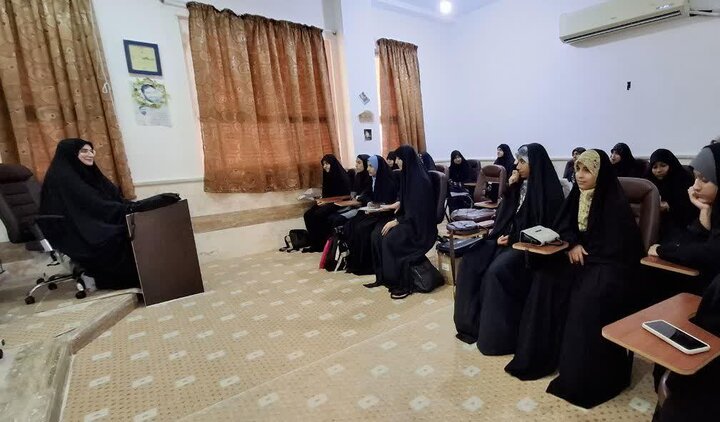 نشست دختران حاج قاسم در دشتی برگزار شد