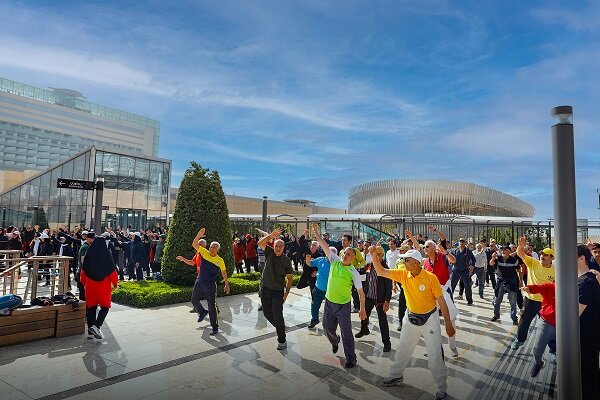 ورزش ۴۰۰ نفره در بام سبز ورزش ۴۰۰ نفره در بام سبز