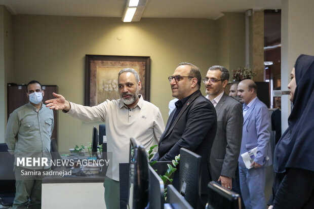 حضور رئیس دانشگاه علوم پزشکی ایران در گروه رسانه‌ای مهر