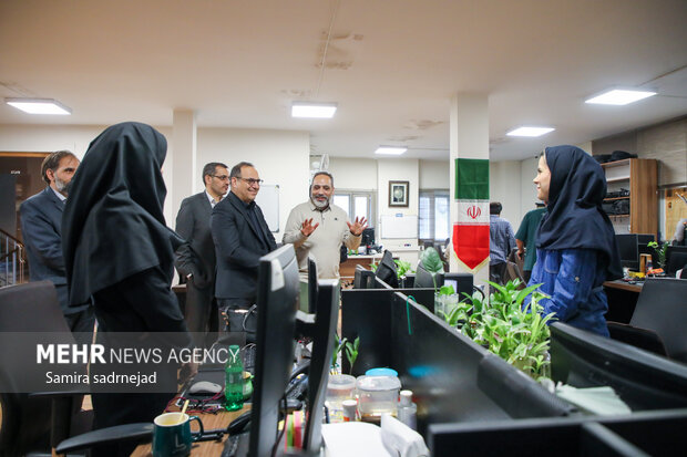 حضور رئیس دانشگاه علوم پزشکی ایران در گروه رسانه‌ای مهر