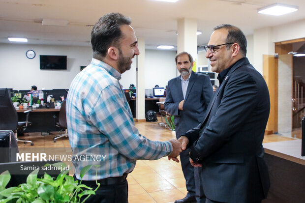 حضور رئیس دانشگاه علوم پزشکی ایران در گروه رسانه‌ای مهر