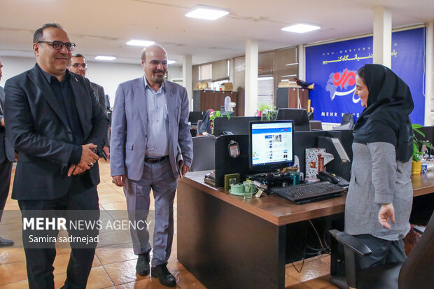 حضور رئیس دانشگاه علوم پزشکی ایران در گروه رسانه‌ای مهر