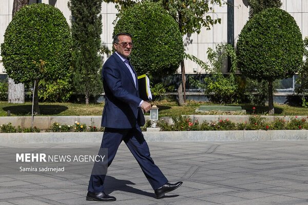 تقویت دستگاه‌های ارائه دهنده خدمات ضروری با حذف نهادهای موازی + فیلم