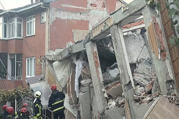 Gebze'de 6 katlı bina çöktü! Enkaz altında 7 kişi var Gebze'de 6 katlı bina çöktü! Enkaz altında 7 kişi var