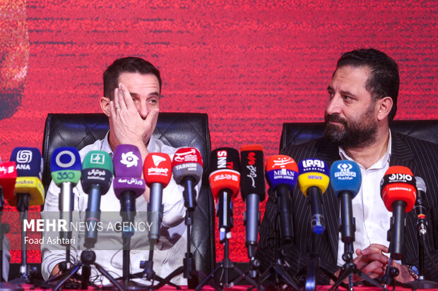 حضور اوسمار ویه را سرمربی  و پیمان حدادی مدیر عامل باشگاه پرسپولیس در مراسم معارفه و امضای قراردادسرمربی جدید پرسپولیس