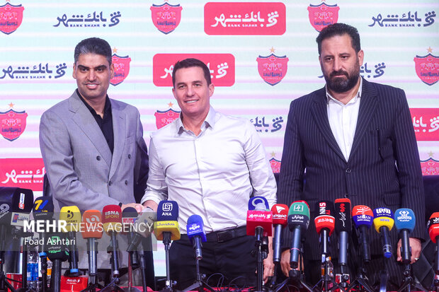 مراسم معارفه و امضای قرارداد اوسمار ویه را سرمربی پرسپولیس 31