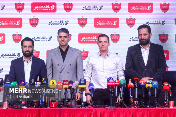 مراسم معارفه و امضای قرارداد اوسمار ویه را سرمربی پرسپولیس 35