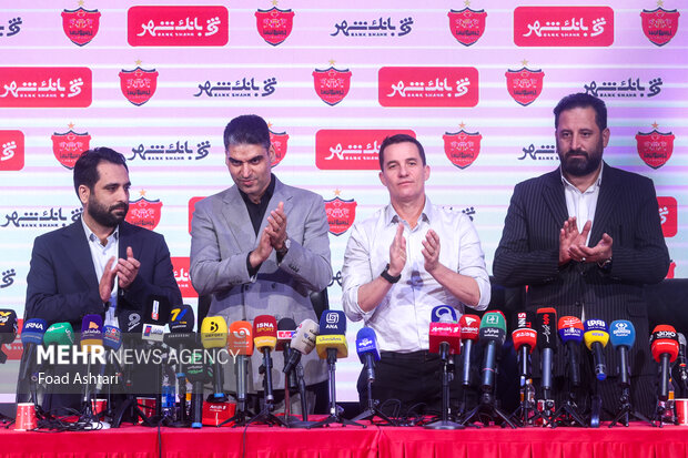 مراسم معارفه و امضای قرارداد اوسمار ویه را سرمربی پرسپولیس 37