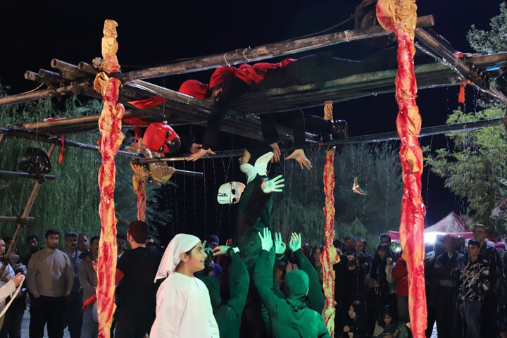 روایتی از جنگ و قدرت؛ تئاتر خیابانی بر فرهنگ و اندیشه تاثیر میگذارد