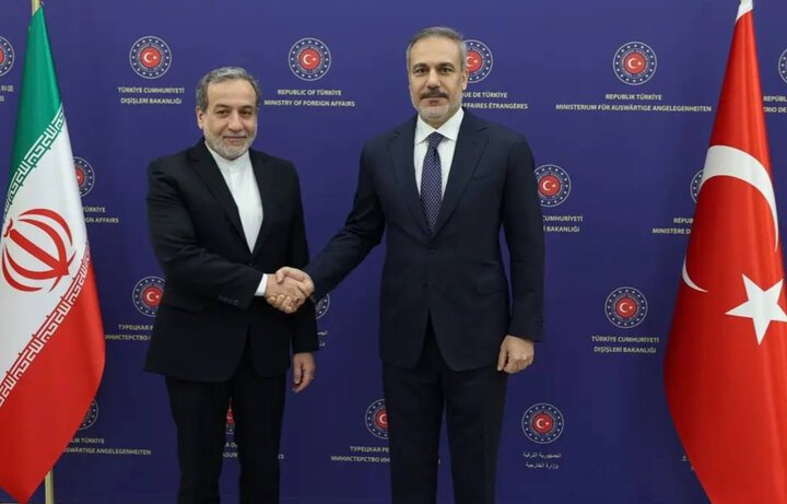 پیام تبریک عراقچی به هاکان فیدان به مناسبت عید جمهوریت در ترکیه