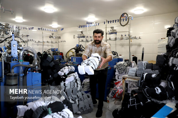 روستای لتگاه همدان؛ قطب تولید جوراب کشور