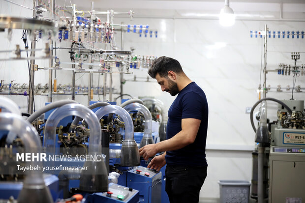 روستای لتگاه همدان؛ قطب تولید جوراب کشور