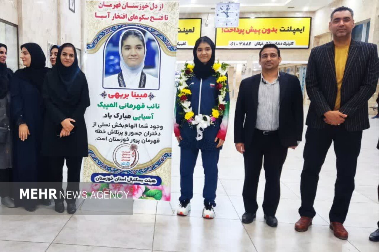 استقبال از مدال آور المپیک آسیایی در اهواز استقبال از مدال آور المپیک آسیایی در اهواز
