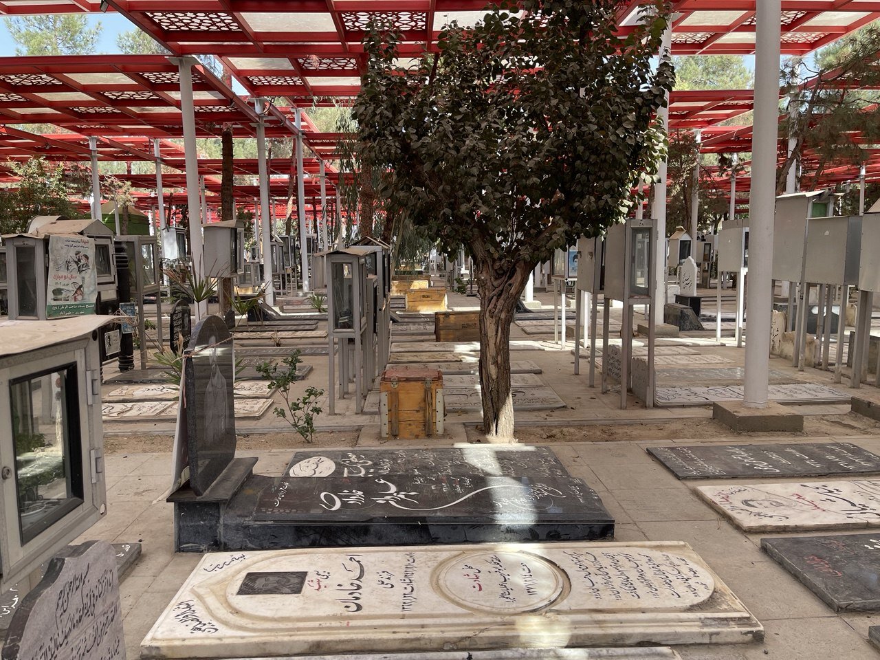 صفر تا صد «بهسازی گلزار شهدا»؛ پشتپرده اعتراضها چه میگذرد؟