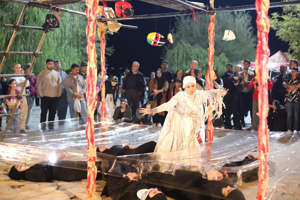 روایتی از جنگ و قدرت؛ تئاتر خیابانی بر فرهنگ و اندیشه تاثیر می‌گذارد