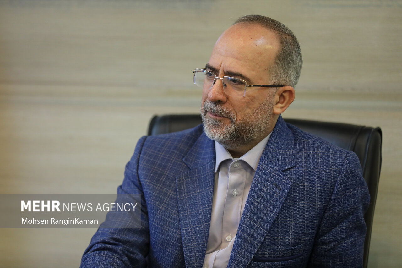 مرز دشمنی بین متدین و غیرمتدین نباید باشد؛شعر کفرآمیز دستاویز دشمن است