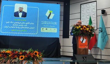 تنگ شیر: «پرفسور معتمد نژاد» فردی بی نظیر در تاریخ ارتباطات ایران است