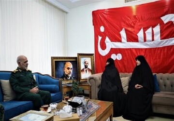 قائد مقر «خاتم الأنبياء» المركزي يمنح رتبة فريق إلى الشهيد غلام علي رشيد