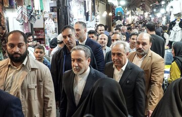 گشت‌وگذار کوتاه وزیر امور خارجه در بازار تبریز