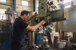 استاندار بوشهر: موانع تولید در صنایع استان رفع می‌شود