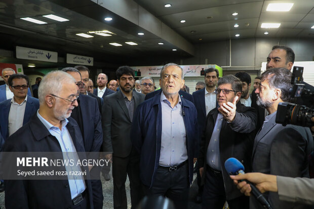بازدید رئیس جمهور از خطوط راه آهن حومه ای استان تهران