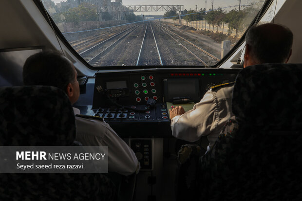 بازدید رئیس جمهور از خطوط راه آهن حومه ای استان تهران