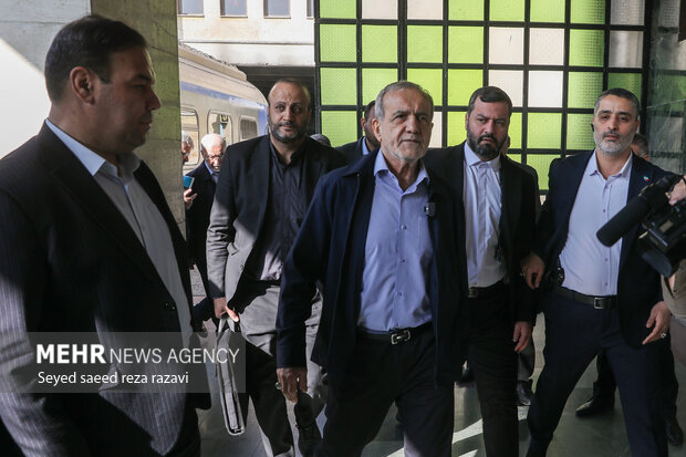 بازدید رئیس جمهور از خطوط راه آهن حومه ای استان تهران