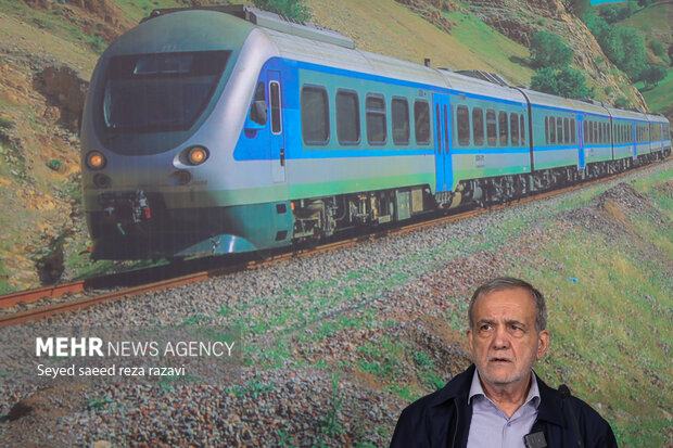 بازدید رئیس جمهور از خطوط راه آهن حومهای استان تهران 34