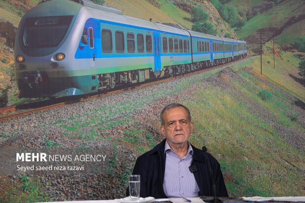 بازدید رئیس جمهور از خطوط راه آهن حومهای استان تهران 31