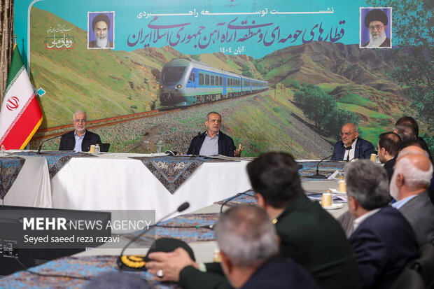 بازدید رئیس جمهور از خطوط راه آهن حومهای استان تهران 38