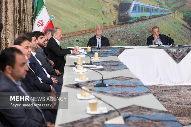 بازدید رئیس جمهور از خطوط راه آهن حومهای استان تهران 40