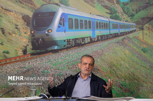 بازدید رئیس جمهور از خطوط راه آهن حومهای استان تهران 43