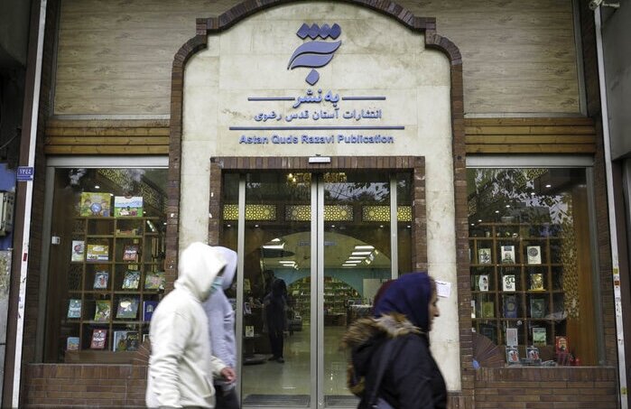 داستایفسکی هنوز و همیشه می‌فروشد؛ معضل بساطی‌های کتاب خیابان انقلاب!