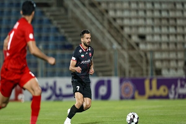 پرسپولیس‌ِ 10 نفره با گل تماشایی از شکست برابر تراکتور گریخت